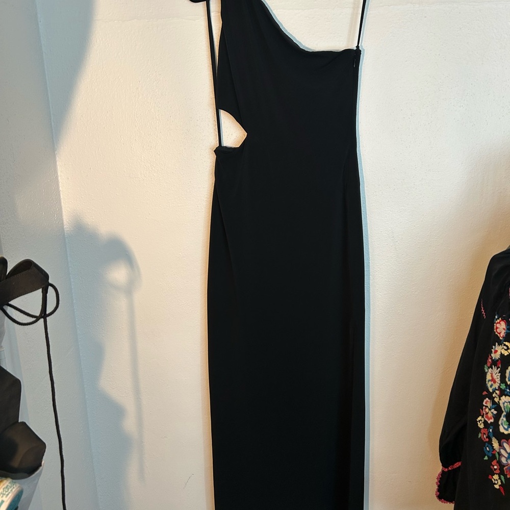 Alice + Olivia Women's Black One-Shoulder  Dress Size 8 Cut Out Slit Maxi - Picture 2 of 6